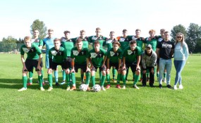 Juniorzy starsi Victorii przed meczem z Hutnikiem Szczecin w Sianowie