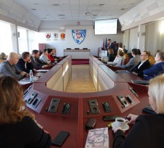na lata 2021-2030 oraz Planem Zrównoważonej Mobilności Miejskiej